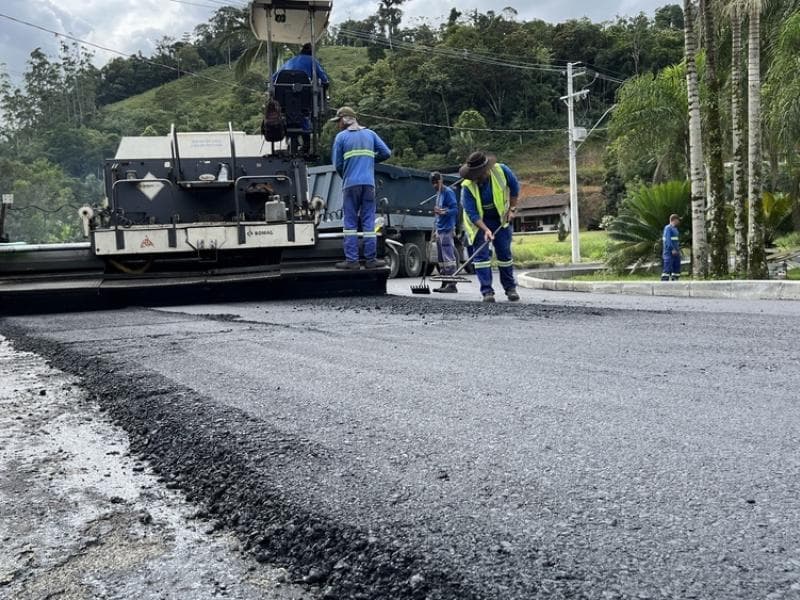 Pavimentação da Rua Pedro Vieira está na reta final
