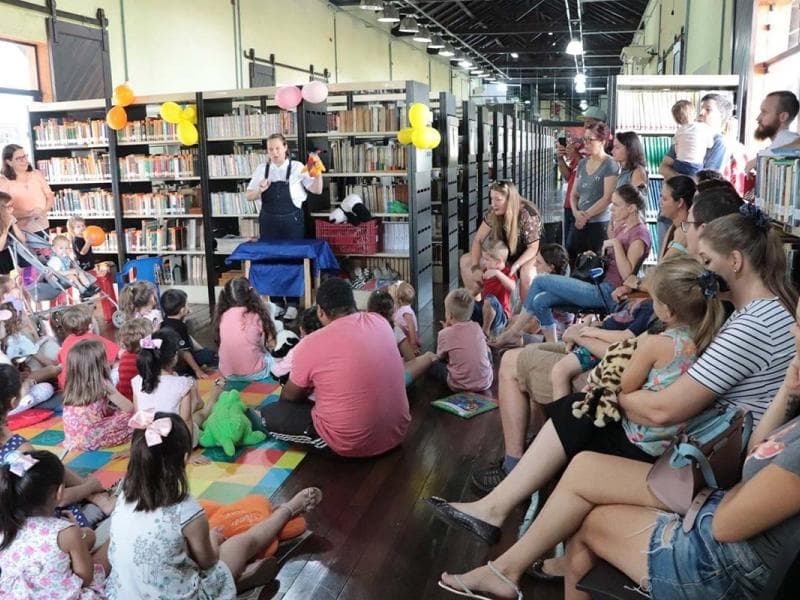 Biblioteca abre Semana da Literatura Infantil com Contação de História