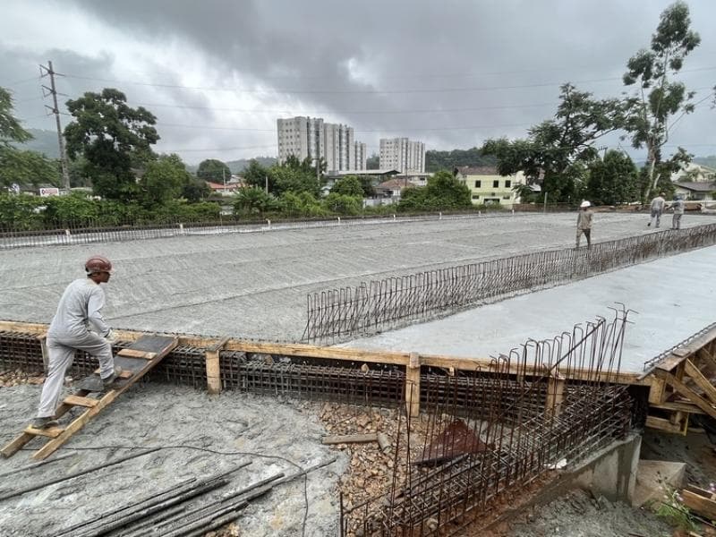 Mais uma etapa na concretagem da “Ponte do Brasão”