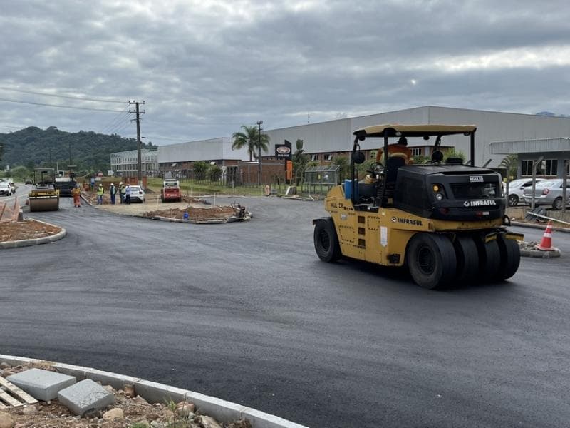 Rotatória na BR-280 está com 60% do serviço executado