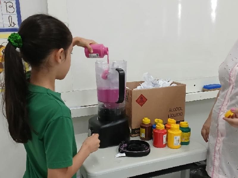Alunos da EMEB Albano Kanzler desenvolvem arte no papel reciclado