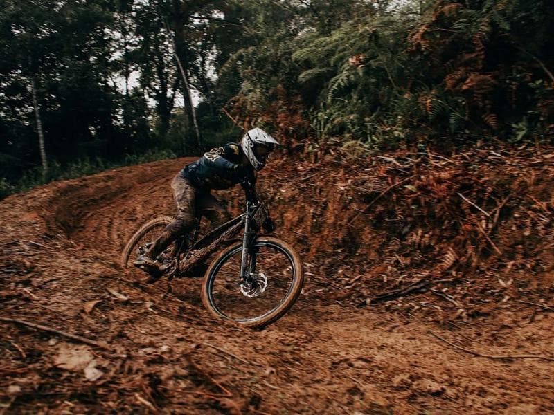 Dois jaraguaenses sobem ao pódio na 3ª etapa do Estadual de Downhill