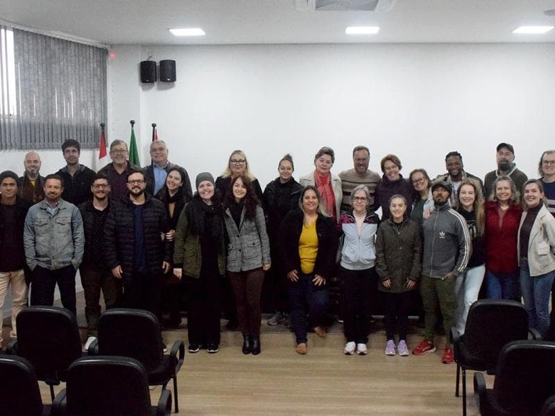 Assinados os contratos dos profissionais do Programa Bolsa Técnico Cultural
