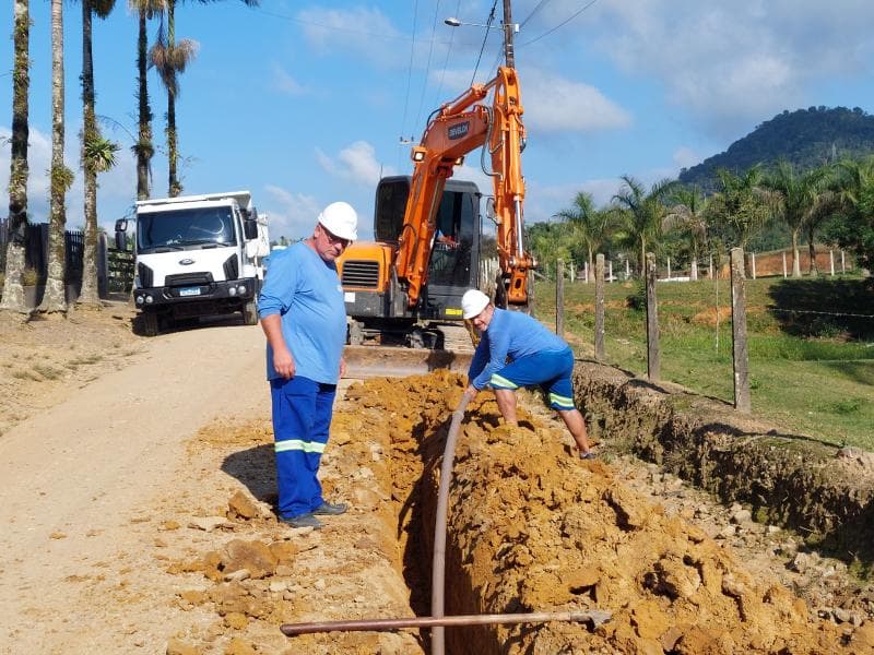 Samae executa obra na Estrada Alvino Germano Lenz