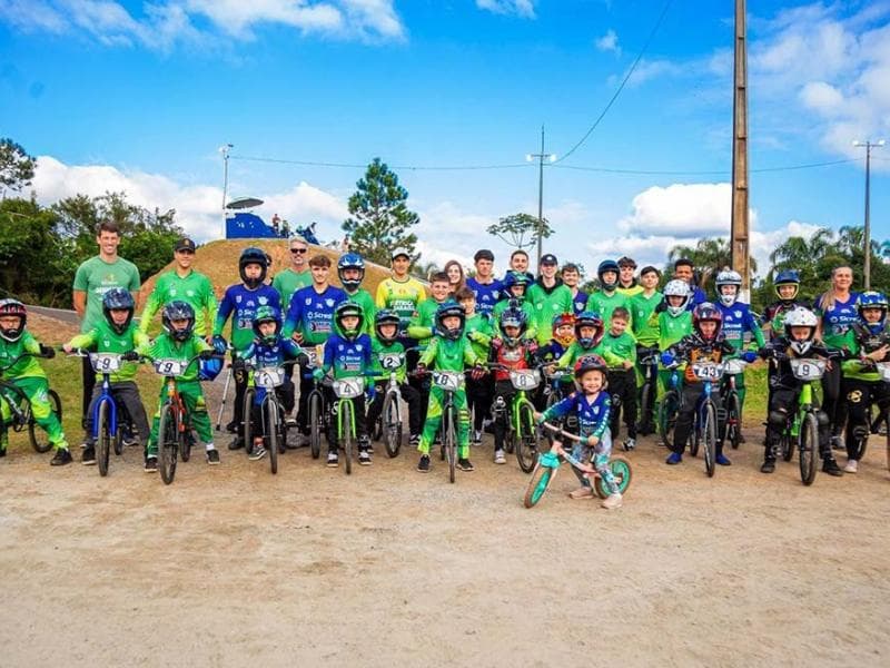 Bicicross tem 23 medalhistas no Estadual Super BMX F