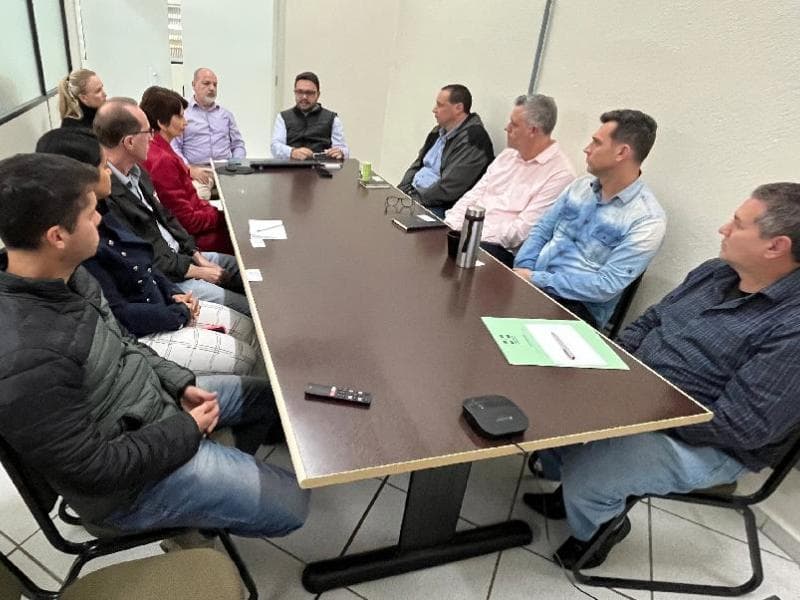 Fazenda avalia impactos da reforma tributária e tarifas dos EUA