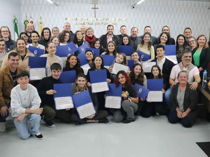 Companhias de teatro recebem homenagem na Câmara de Vereadores